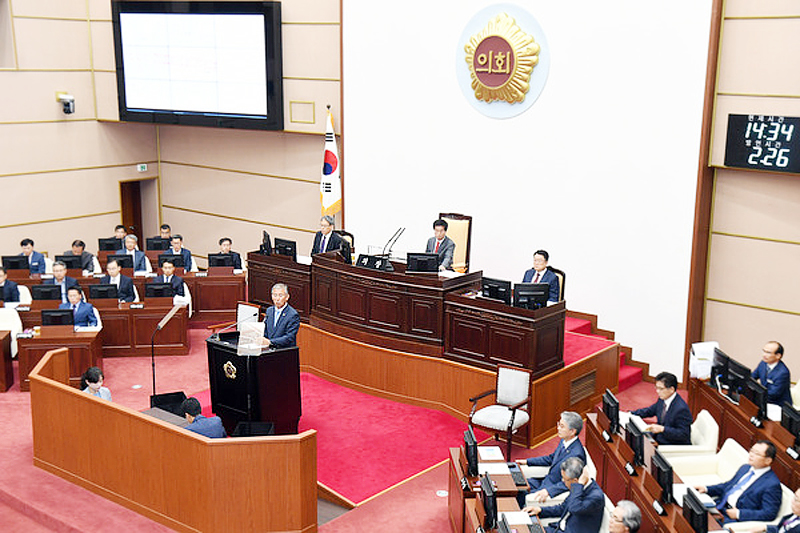 ▲ 12일 개최된 348회 임시회의에서 이병희 의원이 ‘함양-울산간 고속도로 건설’과 관련한 정당한 보상을 촉구했다.