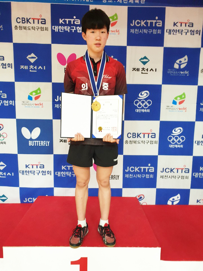▲ 개인 단식 우승을 차지한 의령중학교 2학년 박규현 선수.