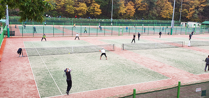 ▲ 김해시에서는 오는 30일부터 12월 1일까지 주말 이틀간 각종 테니스·축구대회가 펼쳐질 예정이다.