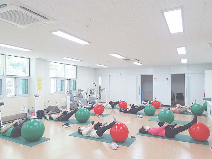 ▲ 김해시 주촌건강생활지원센터가 오는 7월 13일부터 열리는 ‘제2기 맞춤형운동교실’에 참여할 시민들을 7월 3일까지 모집하고 있다.
