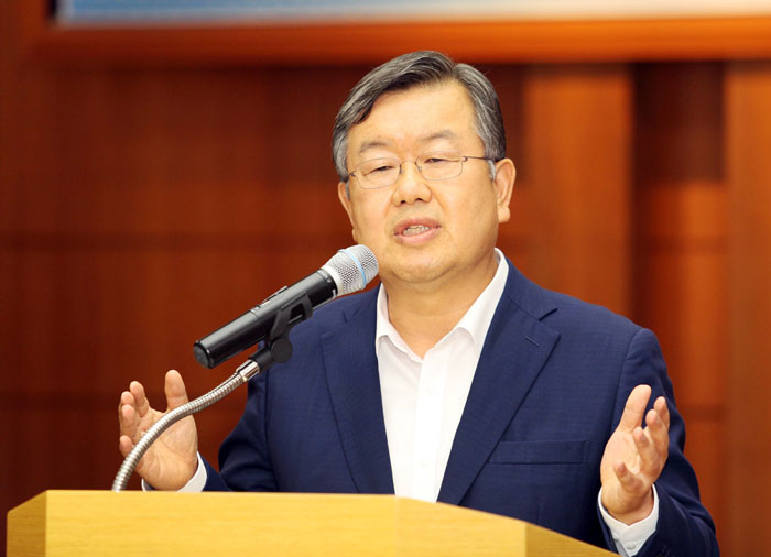 ▲ 박일호 밀양시장은 지난 6일 시청 소회의실에서 민선 7기 후반기 시정방향에 대해 설명하는 기자간담회를 개최했다.