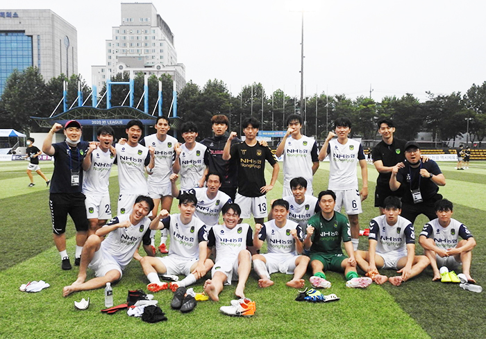 ▲ 진주시민축구단이 지난 15일 인천 남동근린공원운동장에서 펼쳐진 K4리그 13라운드 경기에서 인천남동구민축구단에 2대 1로 승리했다.