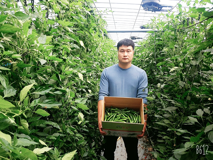 ▲ 창원시 의창구 대산면 농업인 박성현 씨가 지난해 12월 농림축산식품부에서 선발한 ‘2020년도 신지식농업인’에 이름을 올렸다.