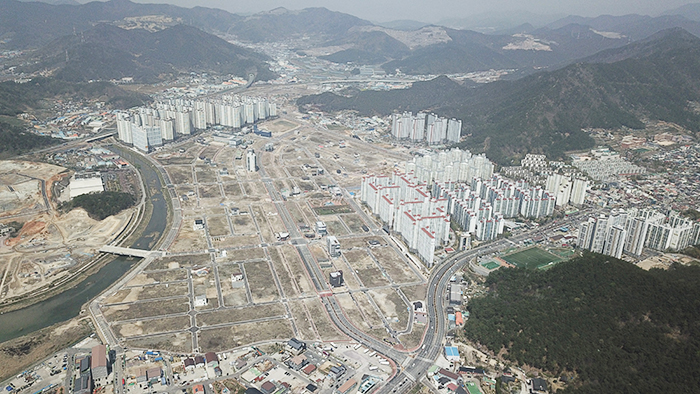 ▲ 김해시 ‘주촌선천지구 도시개발사업’이 사업 신청 17년 만에 최근 준공 완료됐다.