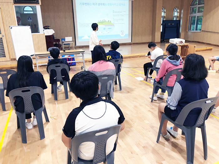 ▲ 함안 문암초등학교가 이달 1달간 매주 금요일 기후위기 대응교육 프로그램을 실시한다.