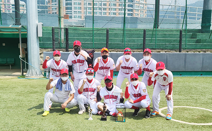 ▲ 마산소방서 야구동호회 ‘Fire Bat’이 ‘2020시즌 진해토요리그’에서 우승을 달성했다.