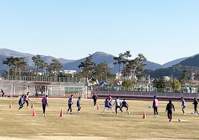 ▲ 거제시가 1~2월 2달간 2022시즌 동계전지훈련을 추진한다. 사진은 울산현대 선수단 훈련 모습.