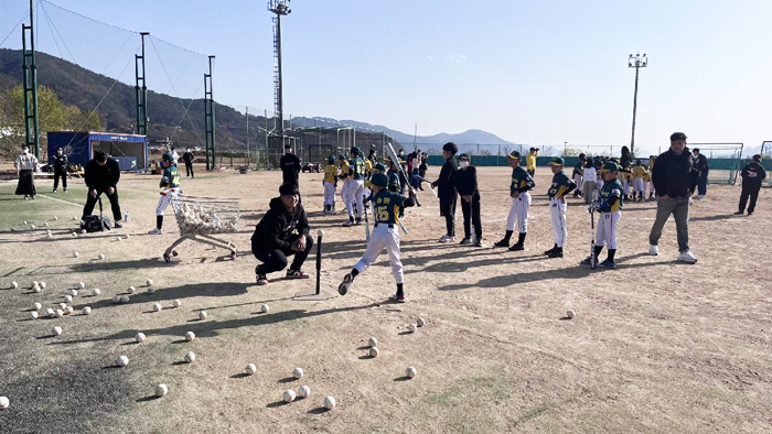 ▲ 지난 26일 진행된 ‘프로야구선수와 함께하는 무료 야구교실’ 현장.