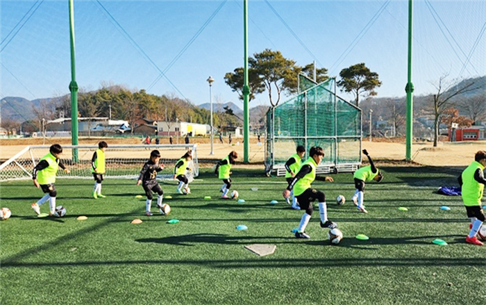 ▲ 거창스포츠파크에서 10일간 진행된 ‘2023년 축구 동계 스토브리그’가 성공적으로 마무리됐다.