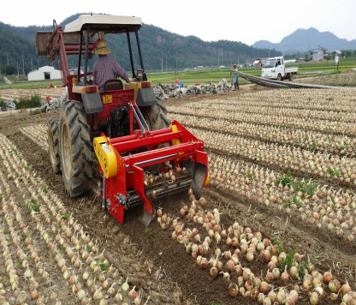 ▲ 김해시는 농작업 편의를 제공하기 위해 ‘2023년 맞춤형 농기계 지원사업’을 추진한다.