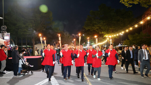 의령홍의장군축제 횃불 행진.