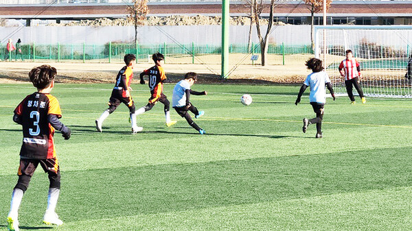 ‘2024 거창한 거창 축구 동계 스토브리그’가 30일부터 오는 2월 6일까지 8일간 거창스포츠파크에서 개최된다.