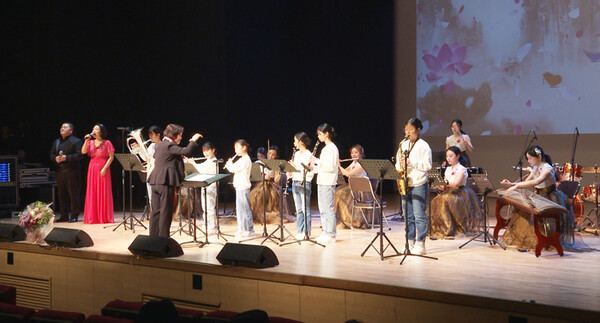 하동군립예술단 공연 모습.